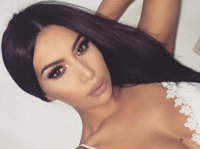セクシーセレブ、キムカーダシアンに激似の美女が「ドッペルゲンガーかよ！」と話題に