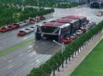 ホントにできるのか！？　中国で車をまたいで走る“アーチ型バス”を実用化へ！