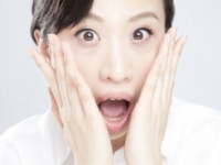 やだ、透けてる!?　下着の着こなしで気になるのは「●●の視線」