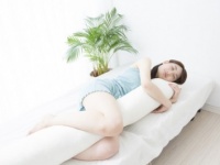 男性の願望!?　お泊りデートで彼女に着てほしい「ナイトウェア」・4選