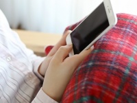 「スマホ見せて」恋人に言われたら見せる？ 見せない？ 大学生の6割は……