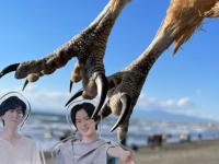 【アクスタ撮ってただけなのに】爽やかな笑顔に迫る鋭い鉤爪...「衝撃の一瞬」激写された彼らの運命やいかに！？