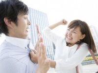金取って別れる!?　彼氏に浮気されたときの、イマドキ女子の対応って？