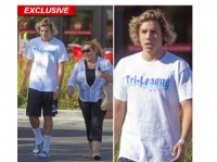 足元のダサさが好感度アップ！／「TMZ」の記事より