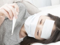 そこまでがんばる？　体調が悪くても仕事を休まない女性56.5％