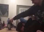 テーブルごといってしまう恐ろしい“寝起きドッキリ動画”！