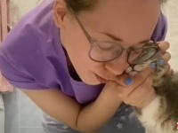 「ノーキャットノーライフ」親友同士の愛猫と飼い主たちの、らぶらぶな瞬間を詰め合わせでお楽しみください