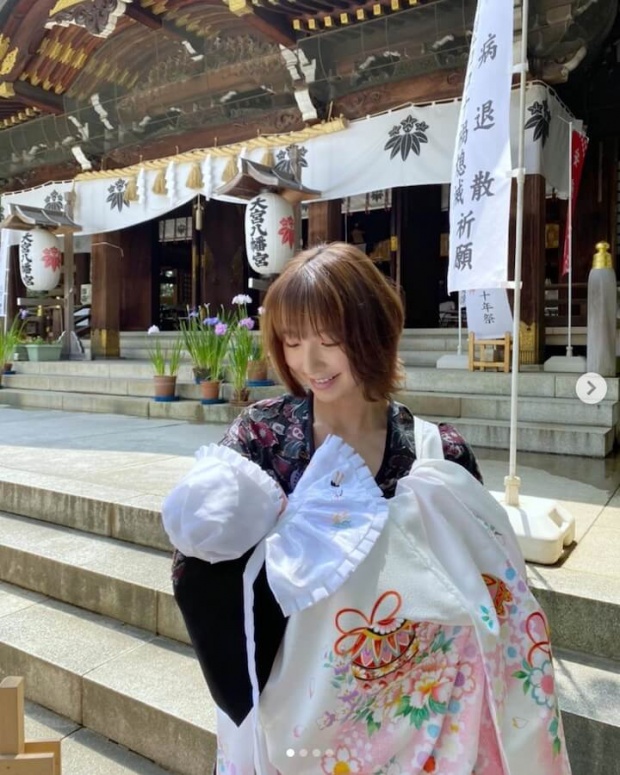 篠田麻里子、第一子とのお宮参りを報告で大反響「親心としては当然」