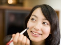 男性はどこを見てる？　女性の「顔面偏差値」を上げるために有効なメイク法10