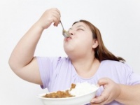 ストレスで暴飲暴食!?　環境の変化で起こった体調不良8