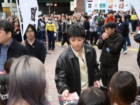 山田裕貴×佐藤二朗【新宿でゲリラチラシ配り】　映画『爆弾』　山田「今年とんでもない衝撃を生む作品になる…」