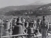 戦時中、兵器を作る材料として集められた教会や市庁舎の鐘の保管場所「鐘の墓地」