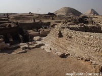 未知の女王のピラミッドと数百体のミイラを発見。古代エジプトの広大な埋葬地「サッカラ」での発掘調査