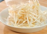 ザルなしで簡単！　もやしの水切り方法