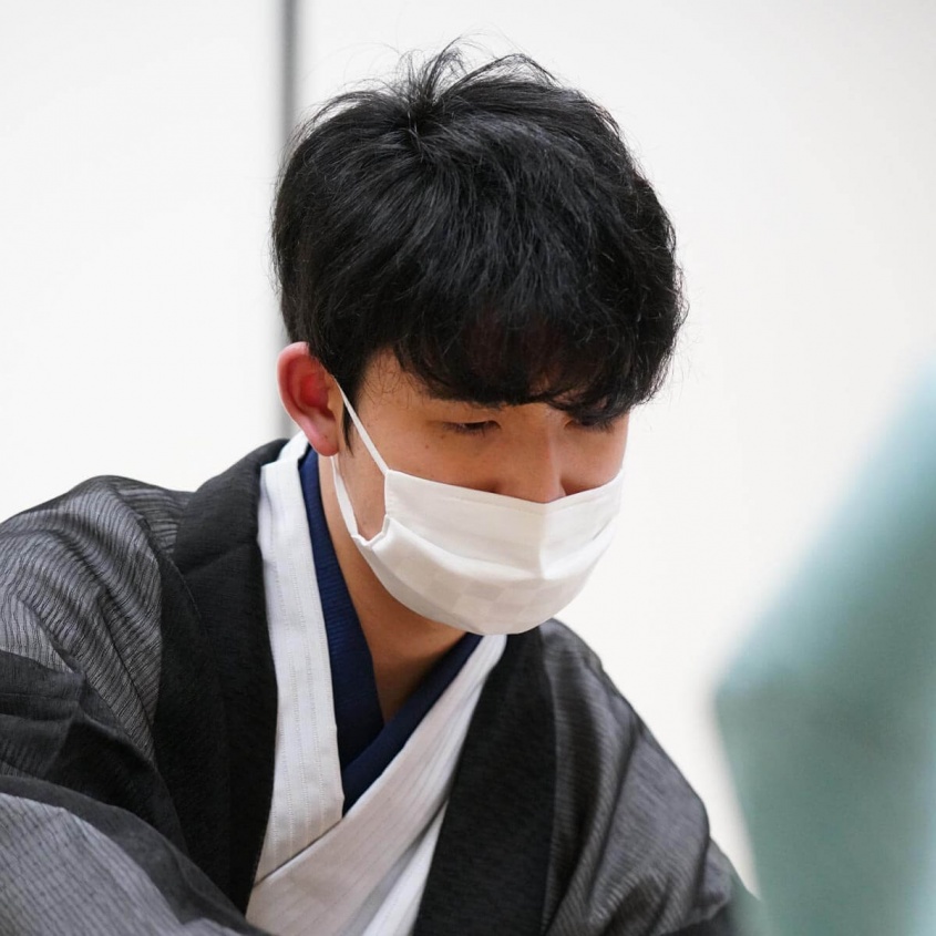 藤井聡太「最年少タイトル防衛」へのマル秘特訓（1）37手まで前例を完全コピー