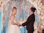 花婿がドレスを着用？　新郎新婦が衣裳を交換した理由とは
