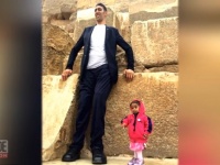 世界一身長の高い男性と世界一身長の低い女性が対面！