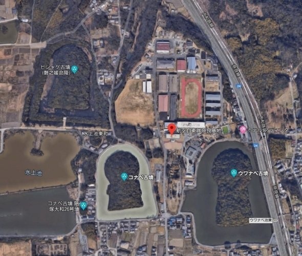 基地とその周辺の古墳　（C）Google