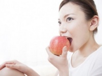 健康にいい食べ物とわかっているけど……果物を食べる習慣がない女子はなんと62.4％！　その理由とは