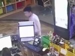 なぜこのようなことが… ネカフェにある冷蔵庫がいきなり爆発！