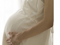 街で妊婦さんを見かけたときに、女性たちが心がけている「気遣い」10