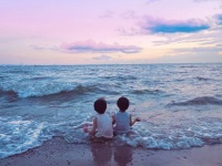「足を濡らす程度にしてね」　海で5歳＆3歳に言ったけど...〝案の定〟な結末に13万いいね「でもエモいからヨシ」
