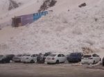 【おそロシア】押し寄せる雪崩が車を飲み込んでいく…！！