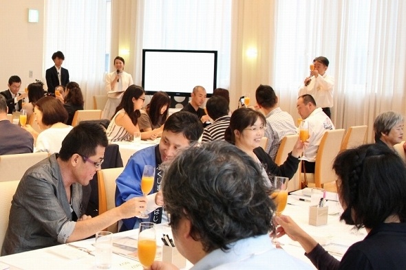 福島県産の「豊水」を使ったドリンクで乾杯