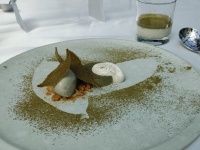枝、葉っぱ、殻...　カカオの実の「チョコレートにならない部分」を食べてみました