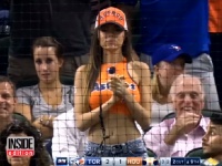 MLB中継に映った女性が「あの美女は誰？」とネットで話題に