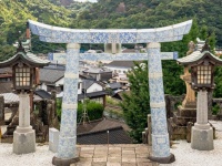 「佐賀に行く理由一個増えた」　珍しくて美しい〝青い磁器の鳥居〟に7000人うっとり