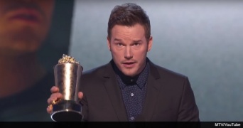 クリス・プラット、MTVアワードの受賞スピーチで下品なネタを投下