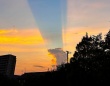 夕焼けと蒼天...くっきり〝割れた〟空の色に9.1万人感動　「んだこれ美しすぎ」「名前を知れて嬉しい」