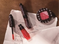 新生kissから、2016年春の新商品「キスするためのグロス」「色気ONチーク」が登場！