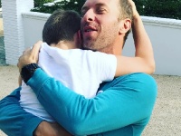 「コールドプレイ」クリス・マーティン、サンクスギビングデーに子供と再会！　元妻グウィネスがインスタにＵＰ