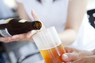 ベタだけどイイ！　飲み会でキュンとする「女子の行動」4つ