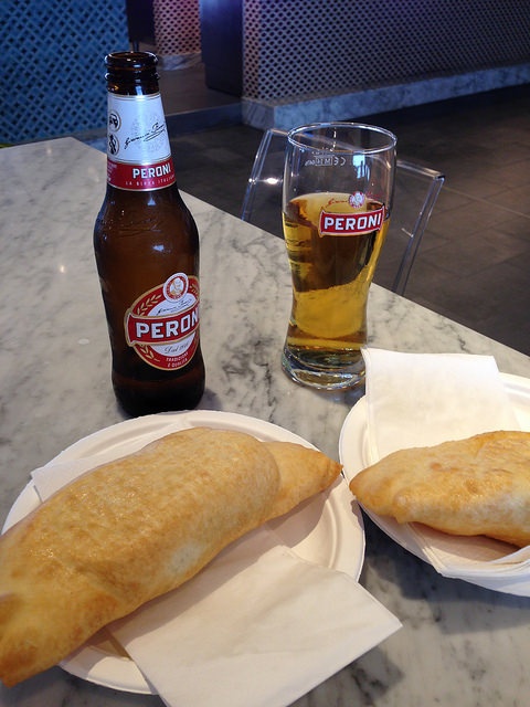 ちなみにパンツェロッティとはこんな食べ物（EaseTheMainさん撮影、Flickrより）