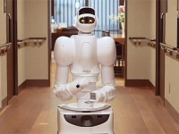 高齢者の介護をしてくれるヒューマノイドAIロボットが登場