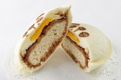 【上野土産】ガッツリ系には迷わずこれをチョイス！　パンダの限定焼き印が押された「ポケットサンド たまとろメンチかつ」