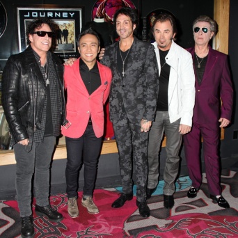 ロックバンドのジャーニー、ライブのキャンセルを巡り法廷闘争へ