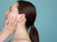 あぁ、年だな……。男性目線で一番「老け」を感じるパーツ4選