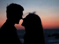 「浮気しやすい男女」の特徴