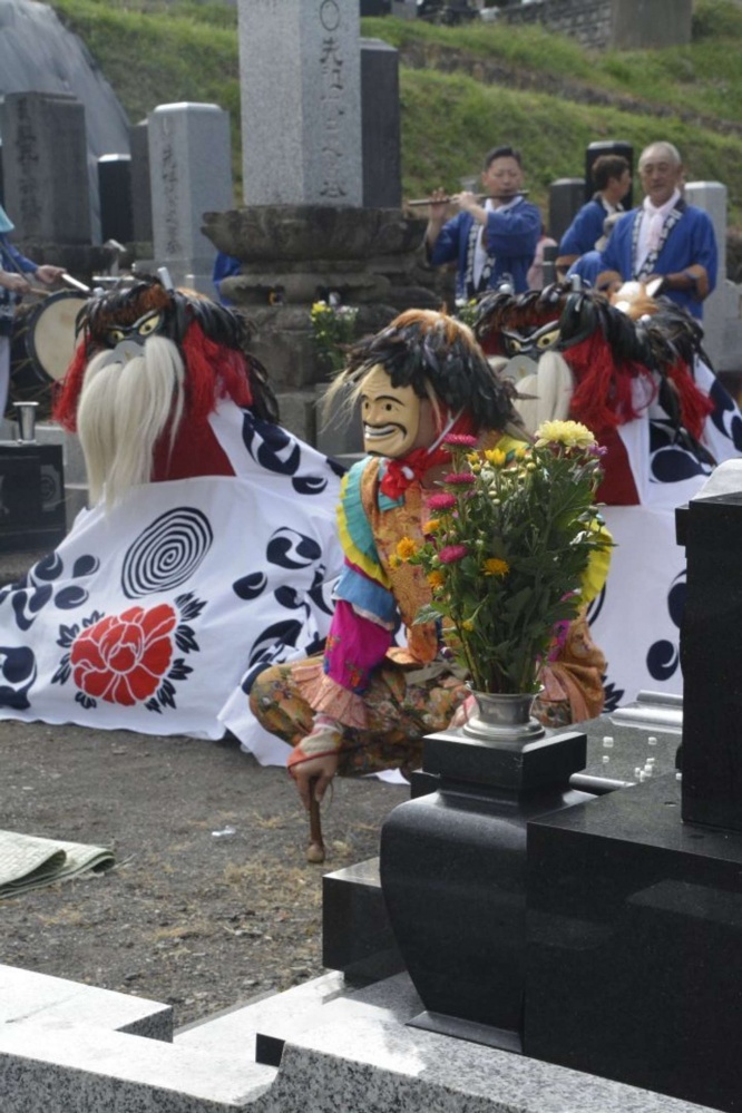 広船地区の墓踊り（画像提供：平川市）