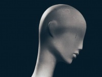 AIがファッション業界に進出。人間のデザイナーと協業してランウェイデビュー