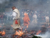 炎の中を素足で渡る「火渡り祭」！　高尾山薬王院にて3月13日開催