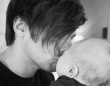 1Dのルイ・トムリンソン、愛息子へのキス写真を公開