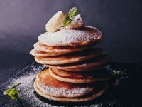 シンプルだがそれが良い！なんにでも合うアメリカンスタイルの薄いパンケーキを作ってみよう【ネトメシ】