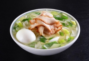 バラそば（写真は半熟味玉子トッピング＋120円）