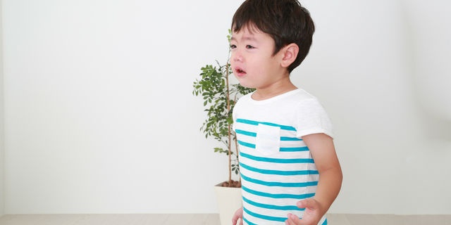 泣く男の子