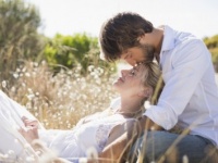 これが好きっ……！　約9割の女性が「キス」よりも好む「●●」とは？